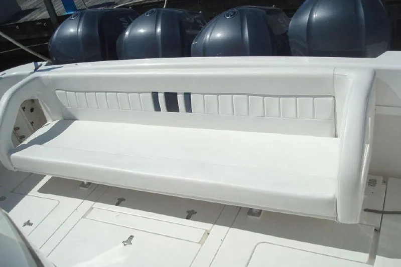  Yacht Photos Pics Intrepid 475 SY cockpit seat