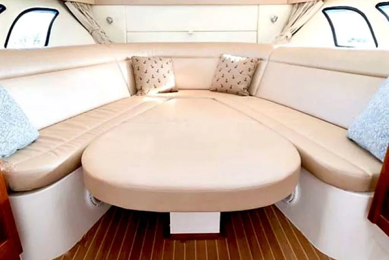  Yacht Photos Pics Intrepid 475 SY convertible dinette