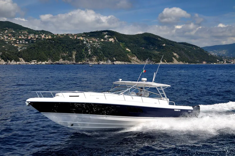  Yacht Photos Pics Intrepid 475 SY running