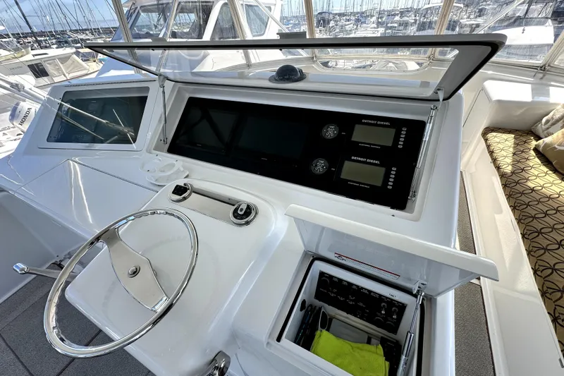 Reel Inn Yacht Photos Pics 2003 Viking 61 Convertible yacht helm with steering wheel and control panel.