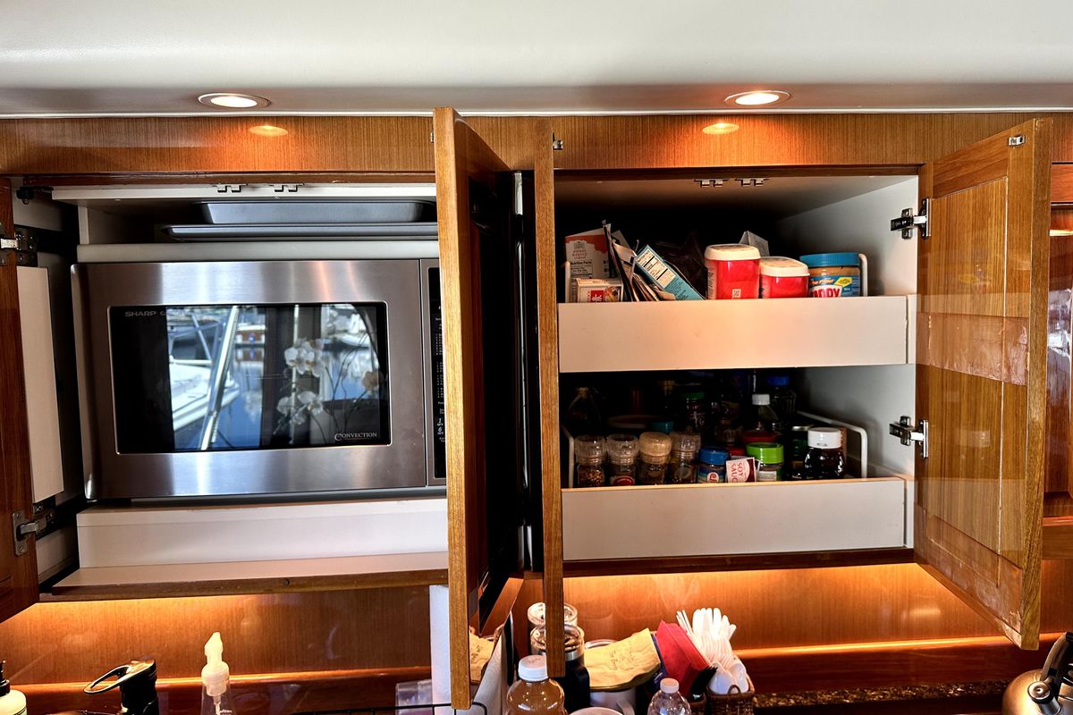 2003 Viking 63 