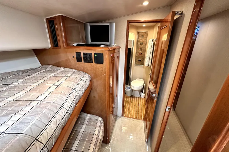 Reel Inn Yacht Photos Pics Interior of 2003 Viking 61 Convertible yacht with bunk beds and bathroom.