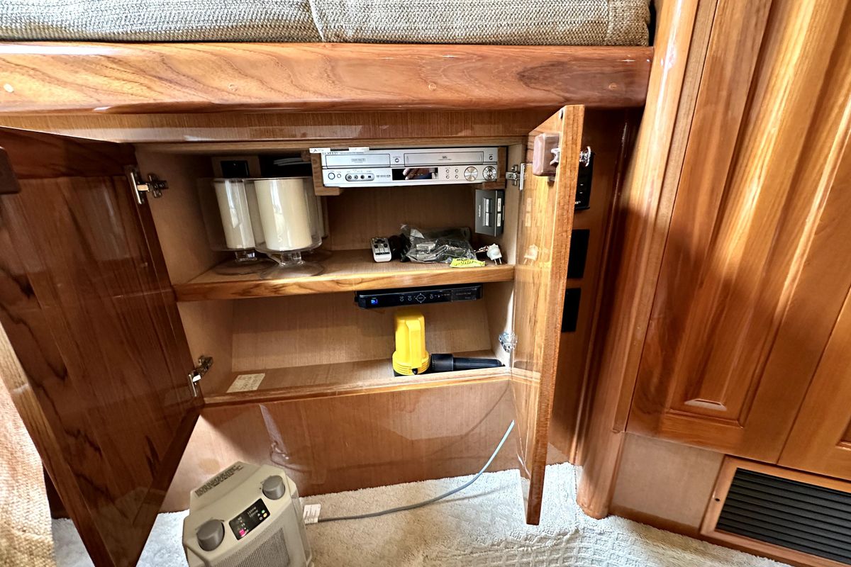 2003 Viking 63 