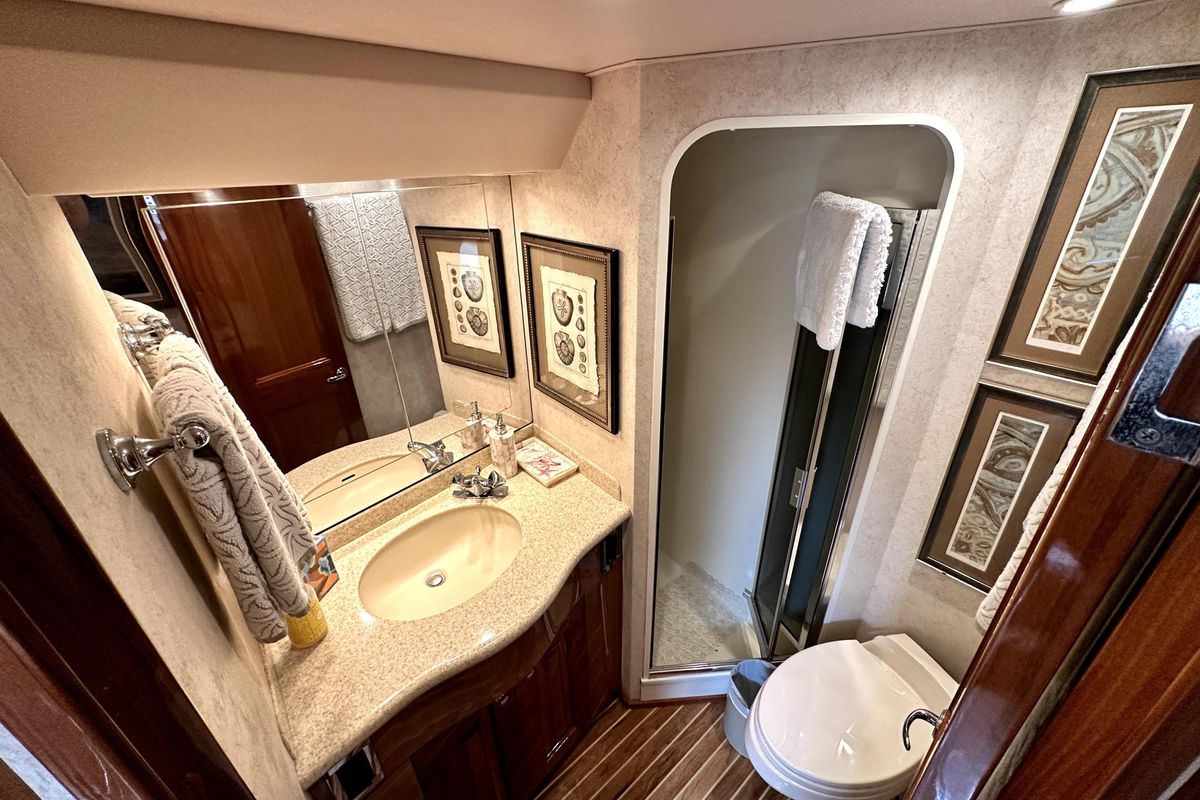 2003 Viking 63 