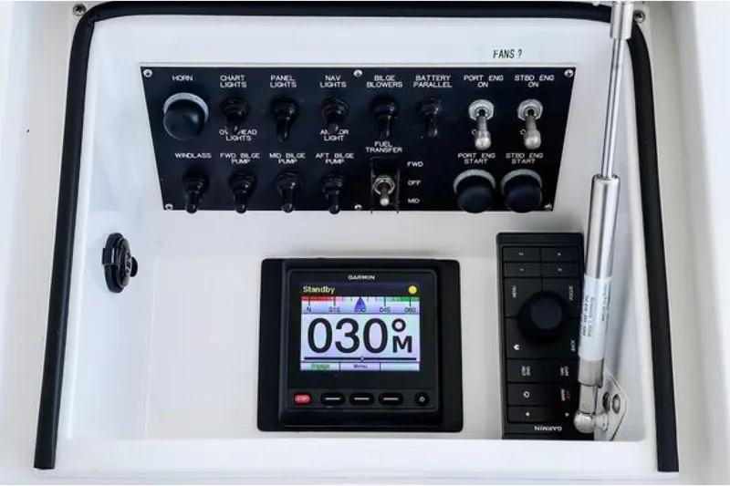 Reel Inn Yacht Photos Pics Motor panel & autopilot