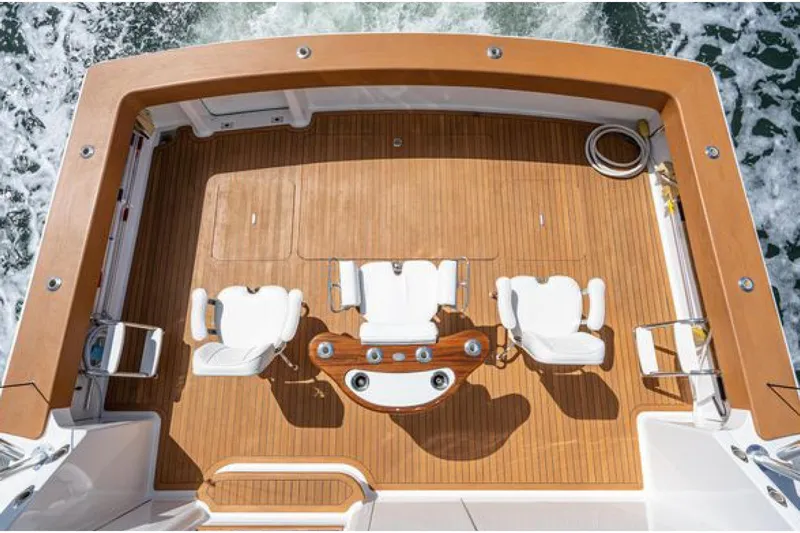 Reel Inn Yacht Photos Pics Aft deck with fighting chairs