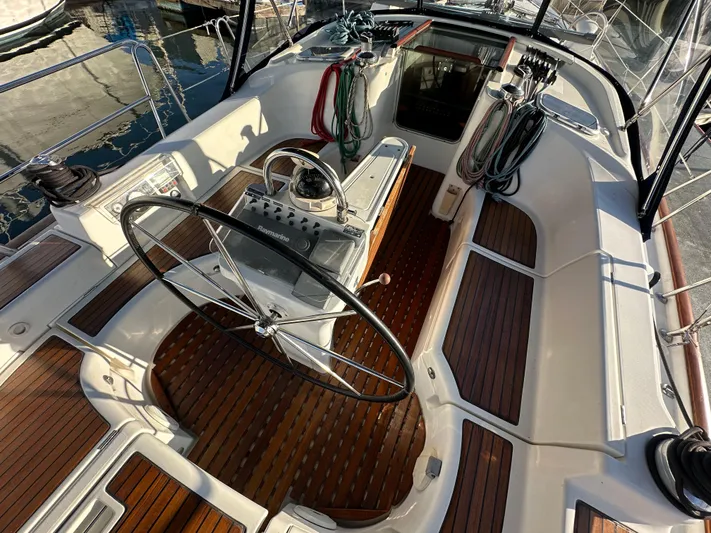 Pono Yacht Photos Pics Cockpit of 2006 Beneteau 423 sailboat with wooden flooring and steering wheel.