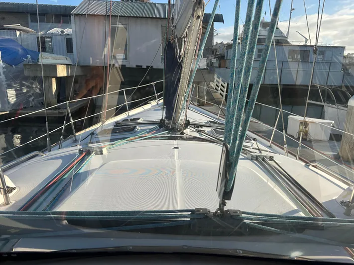 Pono Yacht Photos Pics Sailboat deck view of 2006 Beneteau 423 docked at marina.