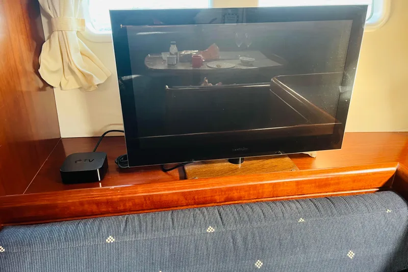  Yacht Photos Pics Flat-screen TV and Apple TV on Beneteau 473 yacht, 2006 model, wooden interior.