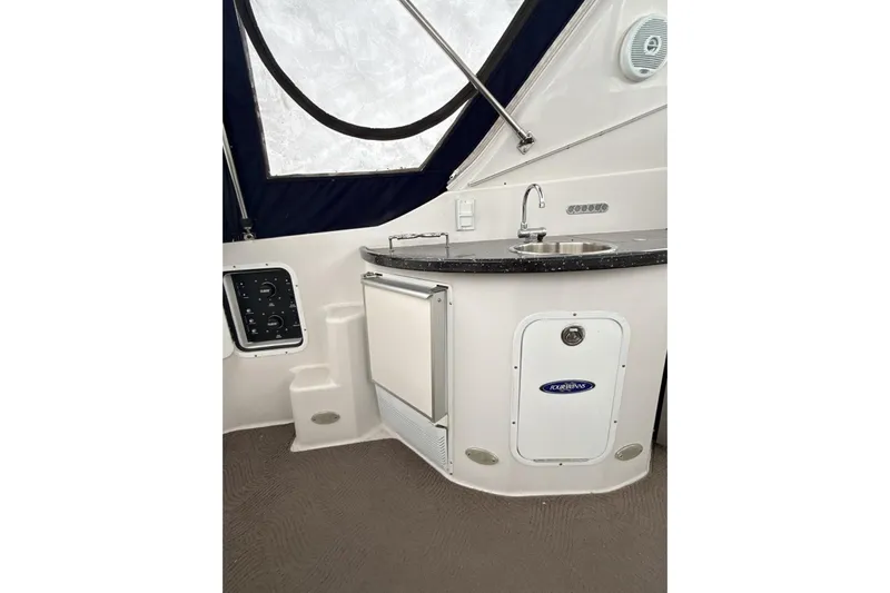  Yacht Photos Pics 2007 Four Winns 378 Vista boat interior with kitchenette and sink.