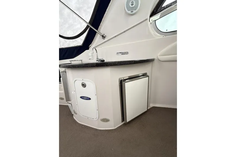  Yacht Photos Pics 2007 Four Winns 378 Vista boat interior with kitchenette and mini fridge.