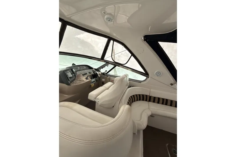  Yacht Photos Pics Interior of 2007 Four Winns 378 Vista yacht, featuring helm and seating area.