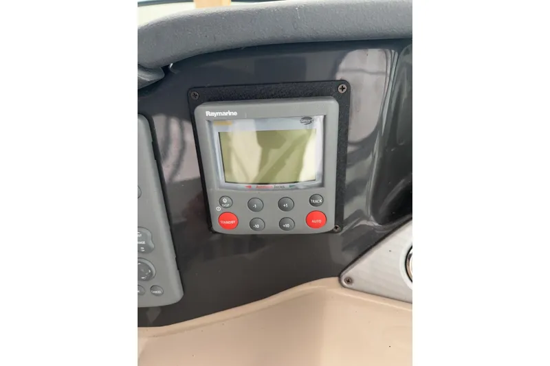  Yacht Photos Pics Raymarine display on 2007 Four Winns 378 Vista boat dashboard.