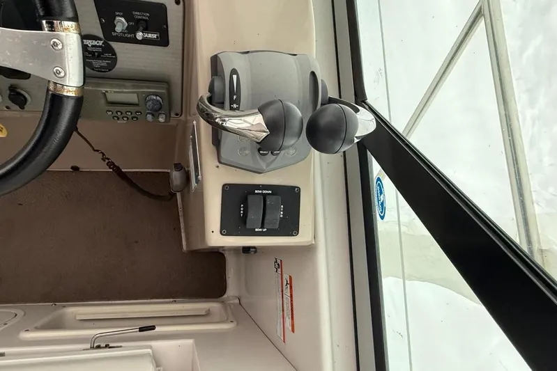  Yacht Photos Pics 2007 Four Winns 378 Vista helm controls and steering wheel detail.