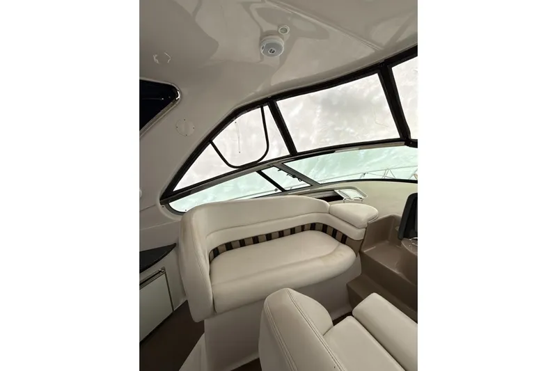  Yacht Photos Pics Interior of 2007 Four Winns 378 Vista yacht with plush seating and large windows.