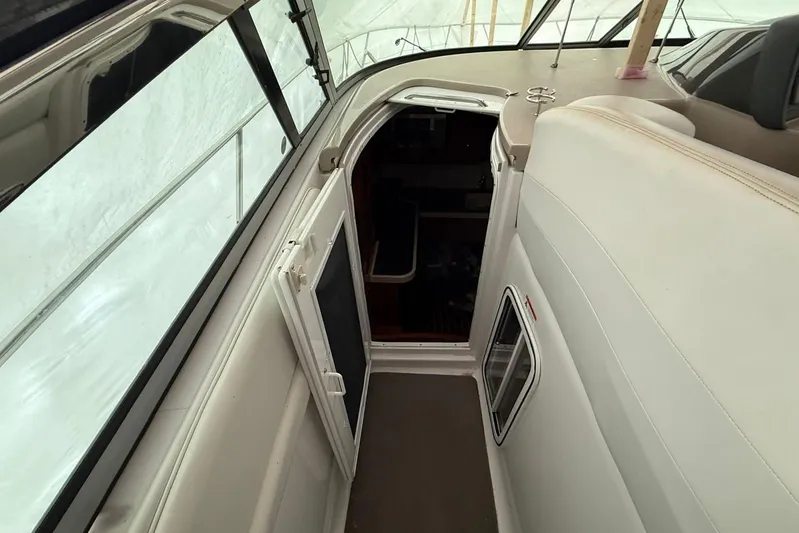  Yacht Photos Pics 2007 Four Winns 378 Vista boat interior with open cabin door and sleek white seating.