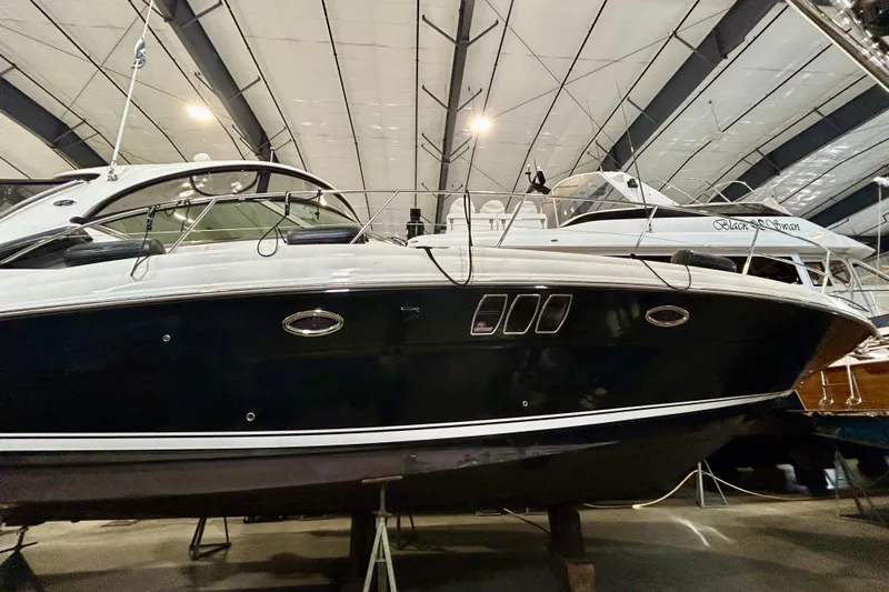  Yacht Photos Pics 2008 Sea Ray 44 Sundancer yacht in indoor storage, side view.