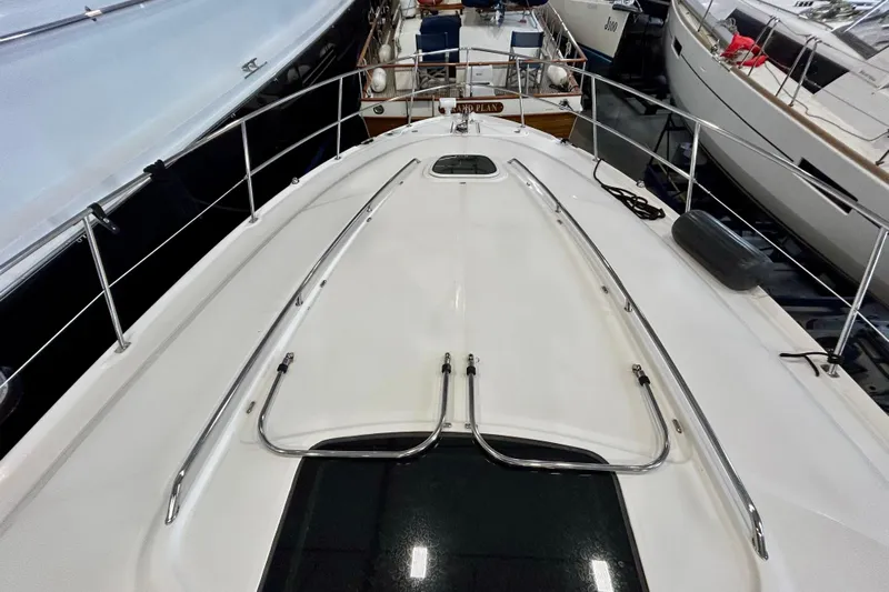  Yacht Photos Pics 2008 Sea Ray 44 Sundancer yacht deck, featuring sleek design and stainless steel railings.