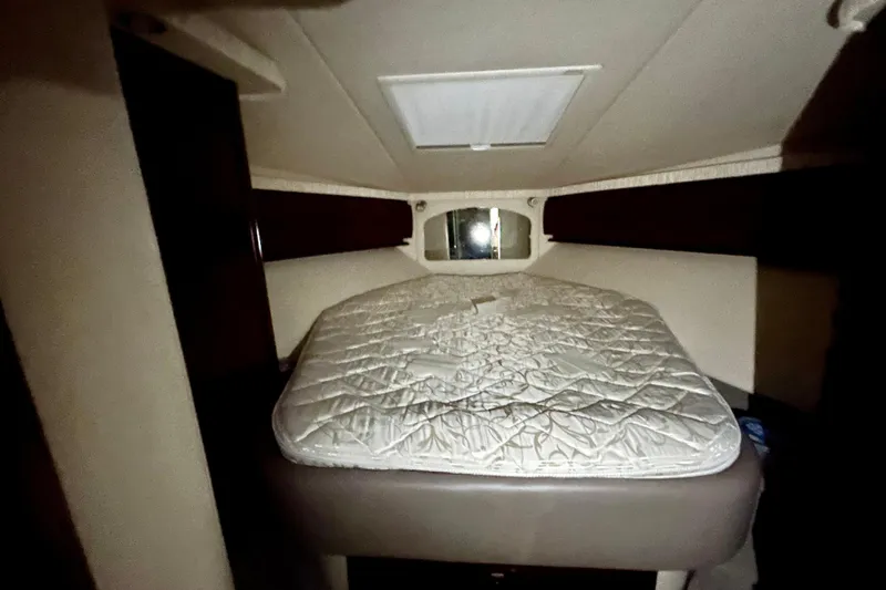  Yacht Photos Pics 2008 Sea Ray 44 Sundancer cabin interior with bed and overhead hatch.