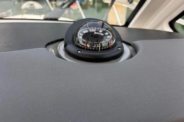 Syd Fishes Yacht Photos Pics Compass on 2017 Pursuit OS 325 Offshore boat dashboard, showing navigation details.