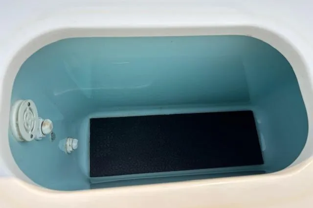 Syd Fishes Yacht Photos Pics Livewell tank in 2017 Pursuit OS 325 Offshore boat, featuring a clean, blue interior.