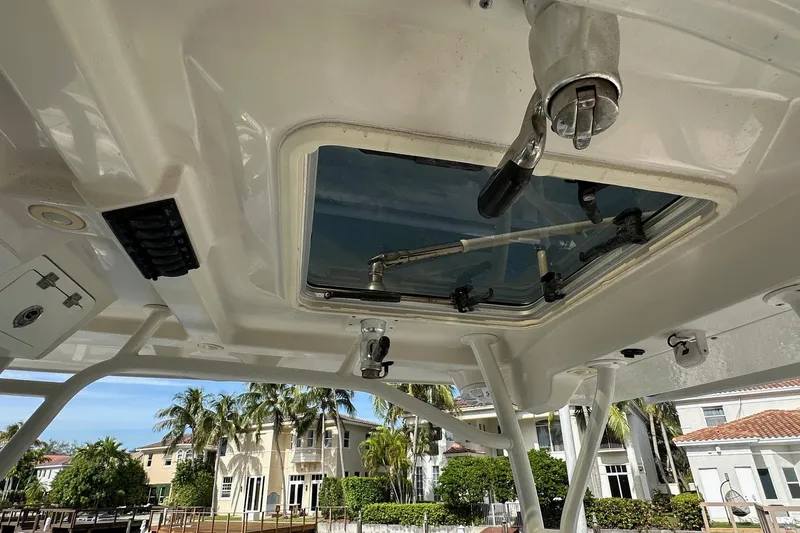  Yacht Photos Pics 2019 Sailfish 360 CC boat interior with open hatch, showcasing tropical background.