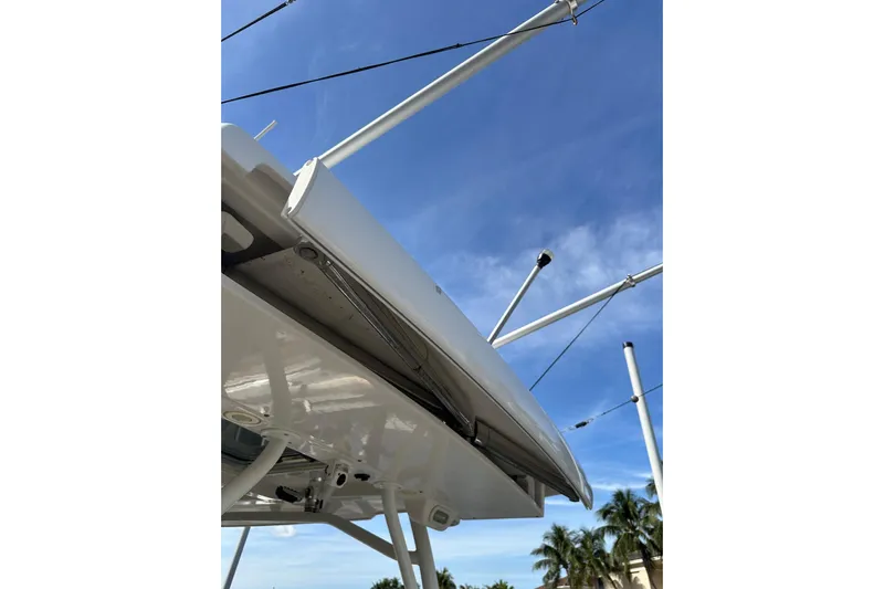  Yacht Photos Pics 2019 Sailfish 360 CC boat with outriggers against a clear blue sky.