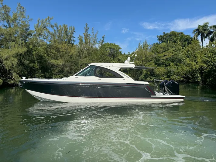 Aseage Yacht Photos Pics 
