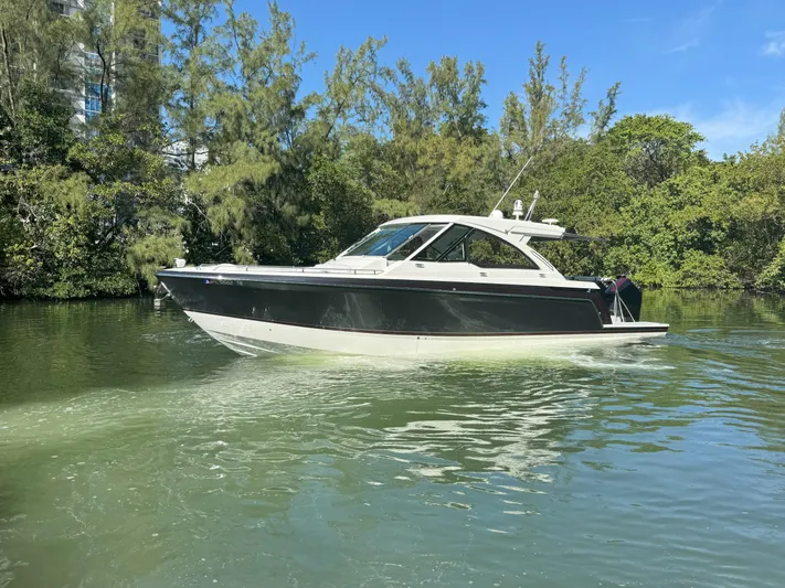 Aseage Yacht Photos Pics 