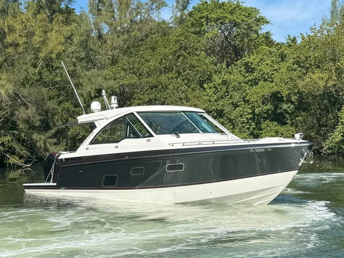 Aseage Yacht Photos Pics 2022 Formula 380 Super Sport Crossover OB boat cruising on a scenic waterway.