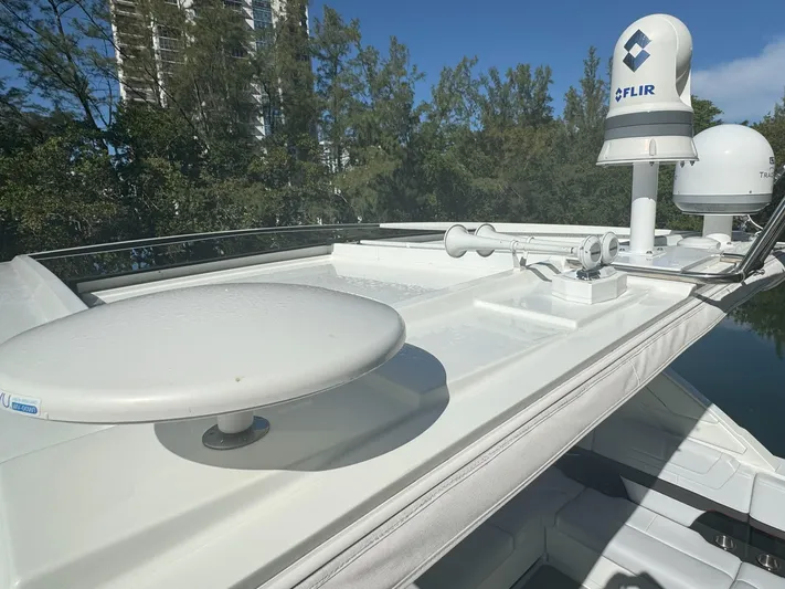 Aseage Yacht Photos Pics 2022 Formula 380 Super Sport Crossover OB boat with radar and satellite equipment.