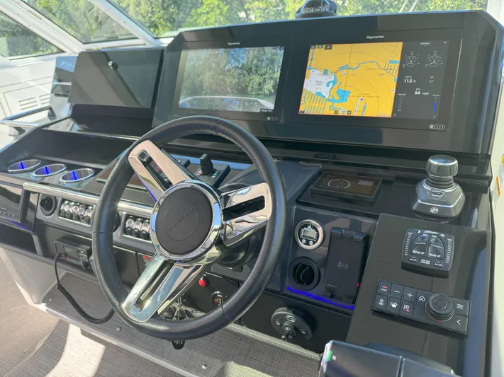 Aseage Yacht Photos Pics Dashboard of 2022 Formula 380 Super Sport Crossover OB with navigation screens.