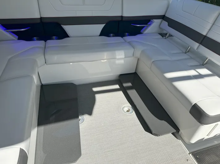 Aseage Yacht Photos Pics 2022 Formula 380 Super Sport Crossover OB interior seating with modern design and comfortable upholstery.