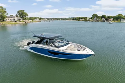 Cruisers Yachts 34 GLS Outboard