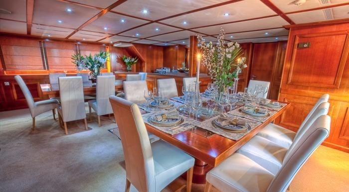 1982-175-6-husumer-schiffswerft-displacement-twin-screw-motor-yacht