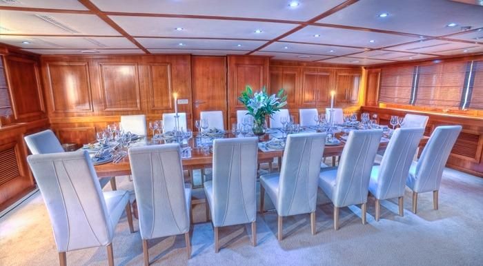 1982-175-6-husumer-schiffswerft-displacement-twin-screw-motor-yacht