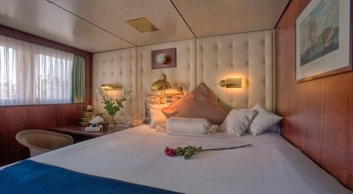 1982-175-6-husumer-schiffswerft-displacement-twin-screw-motor-yacht