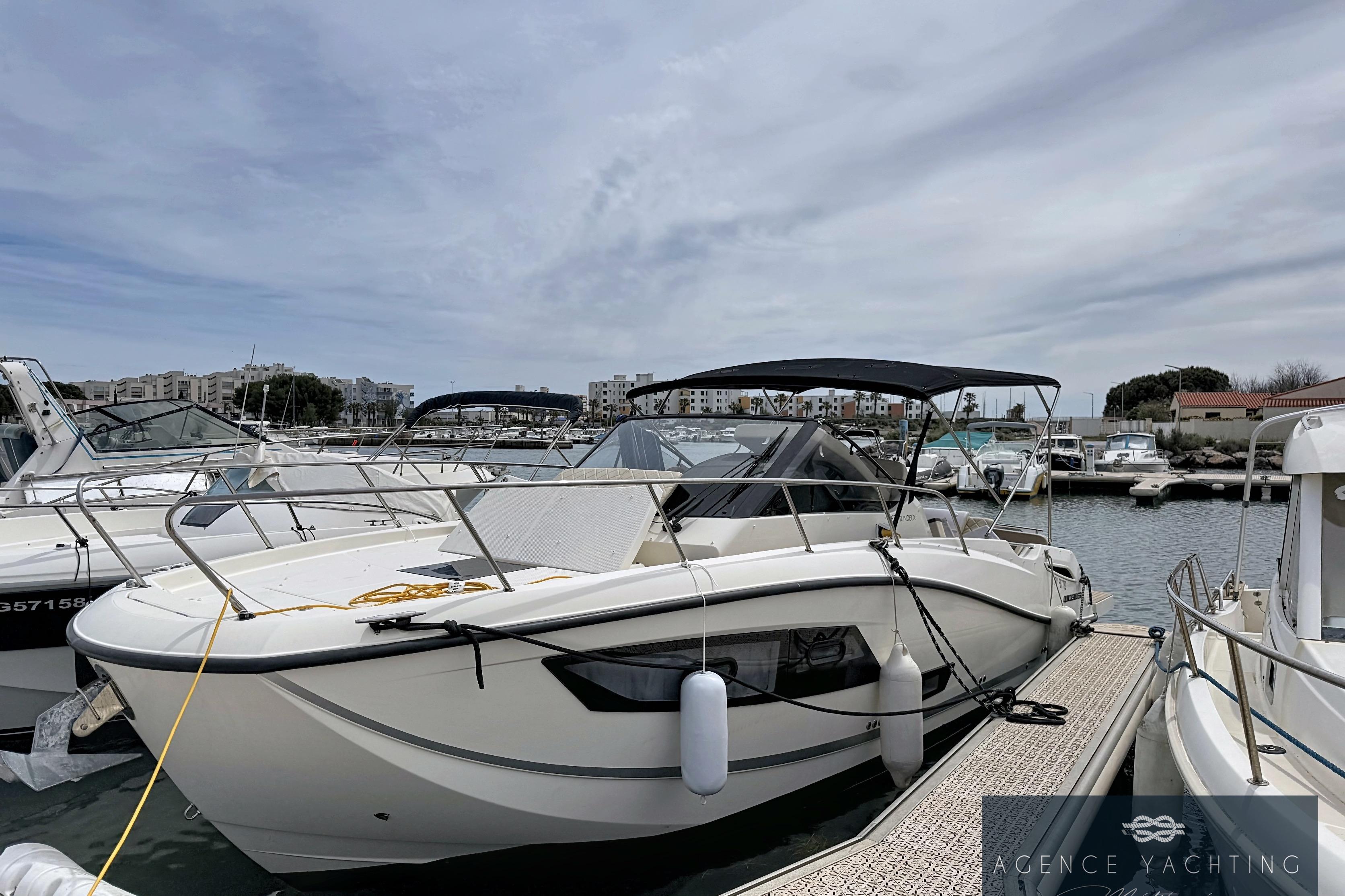 Quicksilver Sundeck 875