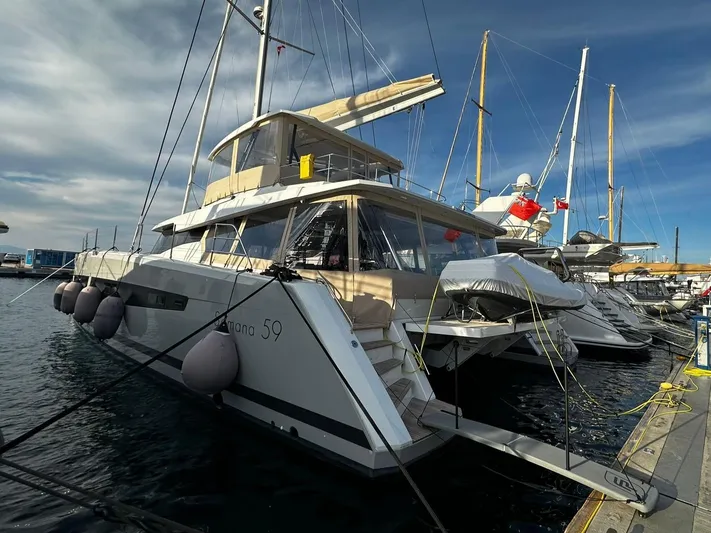 Isola Yacht Photos Pics 