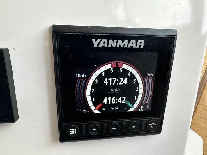 Isola Yacht Photos Pics fountaine pajot samana 59 engine