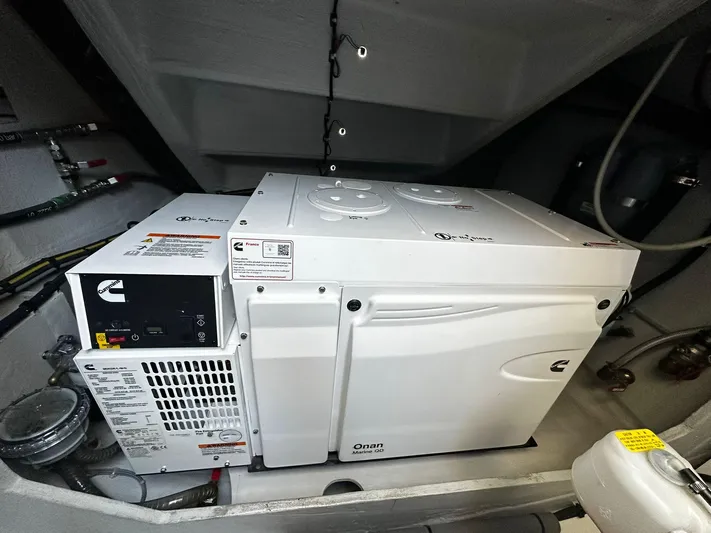 Isola Yacht Photos Pics fountaine pajot samana 59 generator