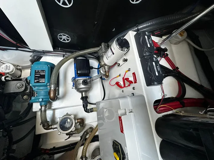 Isola Yacht Photos Pics fountaine pajot samana 59 engine room