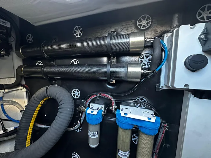 Isola Yacht Photos Pics fountaine pajot samana 59 engine room