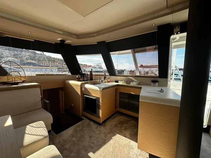 Isola Yacht Photos Pics fountaine pajot samana 59 saloon