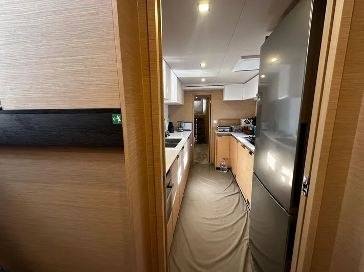 Isola Yacht Photos Pics fountaine pajot samana 59 galley