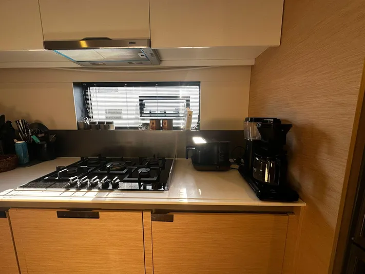 Isola Yacht Photos Pics fountaine pajot samana 59 galley