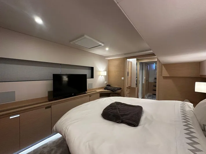 Isola Yacht Photos Pics fountaine pajot samana 59 master cabin