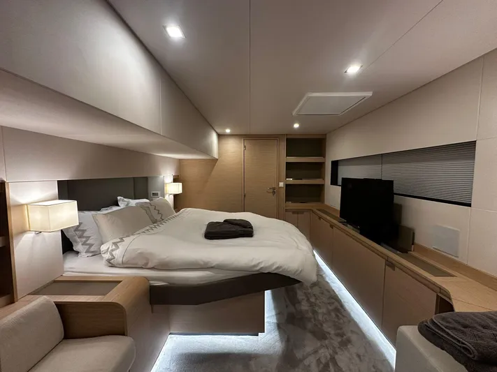 Isola Yacht Photos Pics fountaine pajot samana 59 master cabin