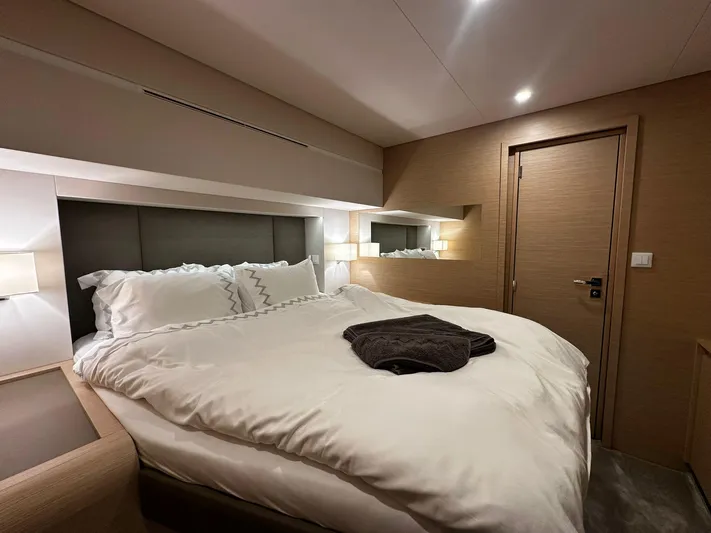 Isola Yacht Photos Pics fountaine pajot samana 59 guest cabin