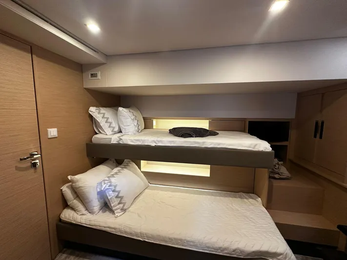 Isola Yacht Photos Pics fountaine pajot samana 59 guest cabin